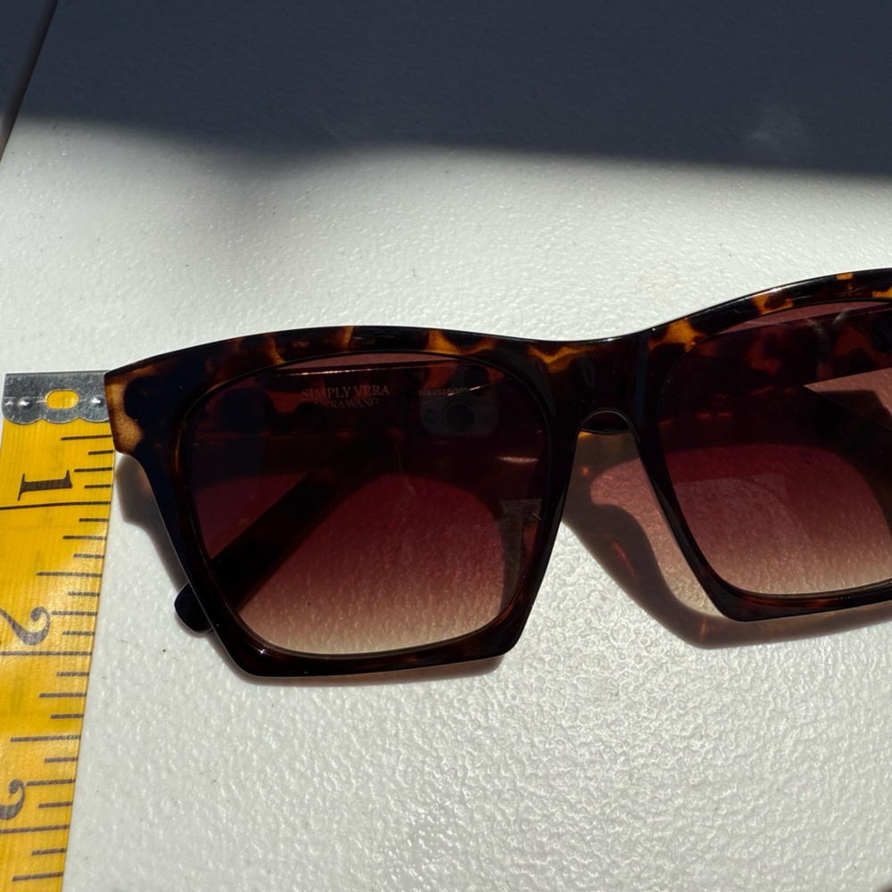 Simply Vera Vera Wang Brown Sunglasses Classic Design
